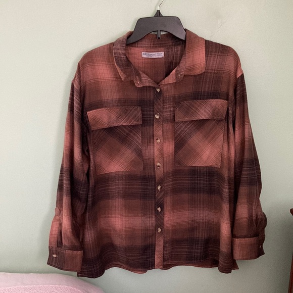 Arizona Jean Company Tops - Arizona women’s flannel button down shirt.